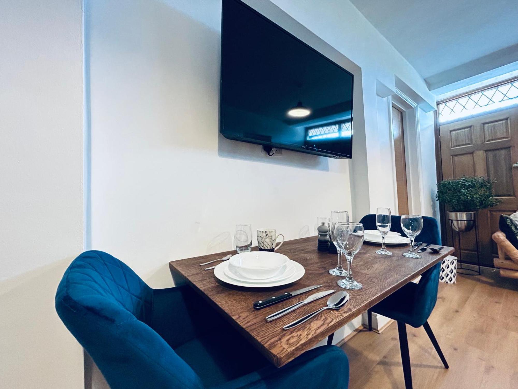 Private 2 Bed Guest House - Van Parking, M25 & A1 Connections Potters Bar Exterior photo